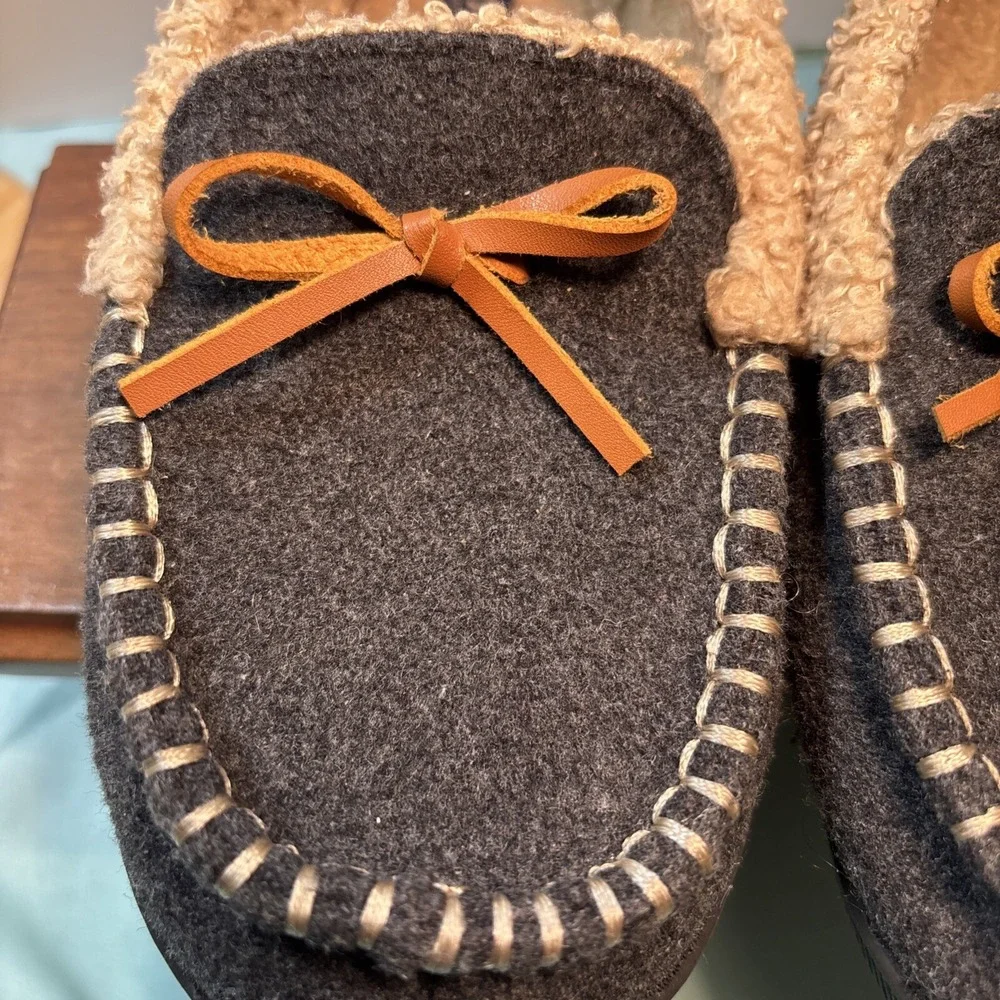Dockers Boy's Gray Faux Fur Moccasin Slippers Sz M 13-1